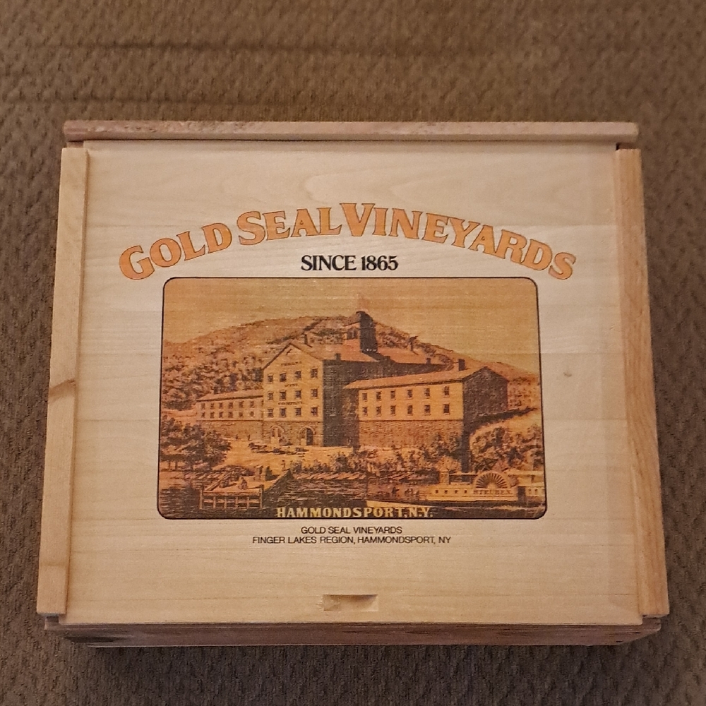 Vintage Gold Seal Vineyards Hammondsport NY Wine Storage Wooden Box